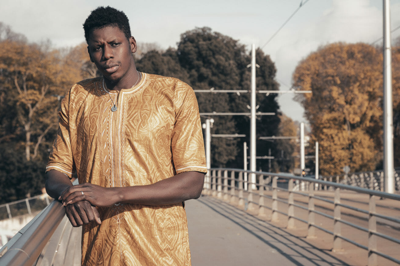 estraneamente-progetto-di-ritratto-fotografico-dedicato-all-integrazione-alla-conoscenza-reciproca-e-alla-salvaguardia-delle-tradizioni-senegal-lorenzo-emme-marzano (13)