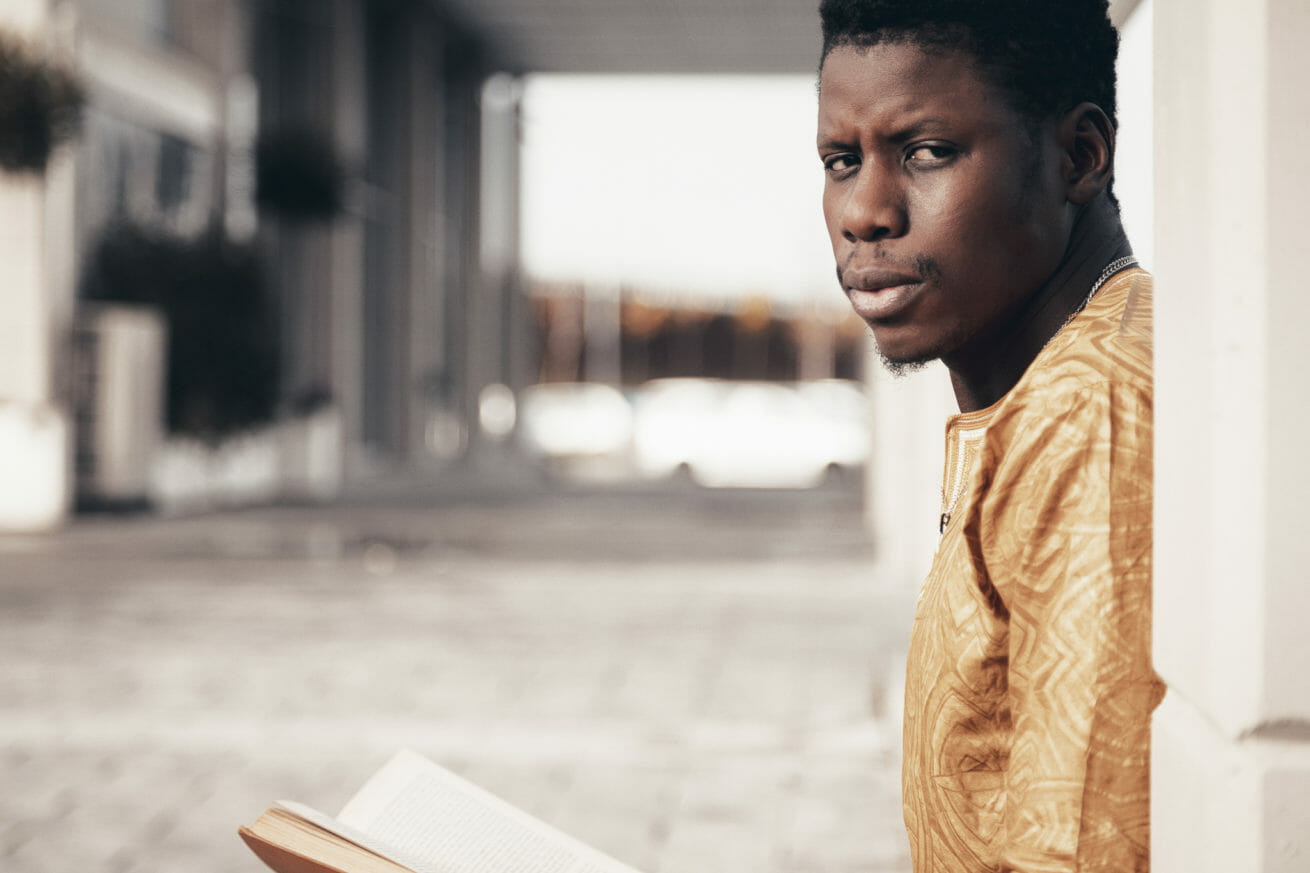 estraneamente-progetto-di-ritratto-fotografico-dedicato-all-integrazione-alla-conoscenza-reciproca-e-alla-salvaguardia-delle-tradizioni-senegal-lorenzo-emme-marzano (2)