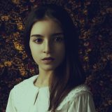 Servizio fotografico per Bianca realizzato in stile pittorico ispirandosi ai pittori del rinascimento Caravaggio e  Rembrandt da Lorenzo Marzano fotografo ritrattista a Prato Firenze Pistoia